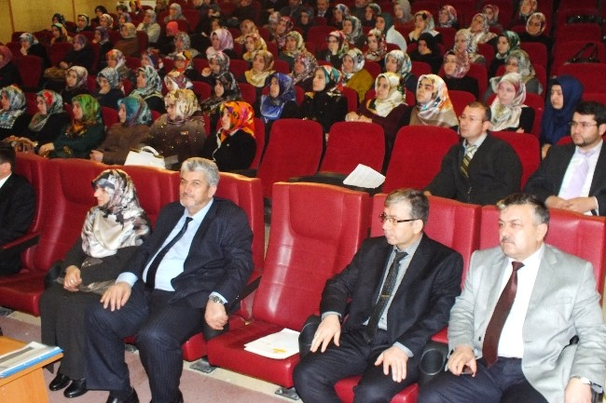 Belgin Konarlı, Tavşanlı\'da Eğitim Semineri Verdi