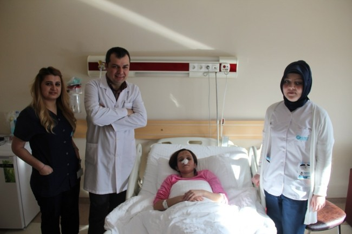 Burnundan Tespih Tanesi Çıktı