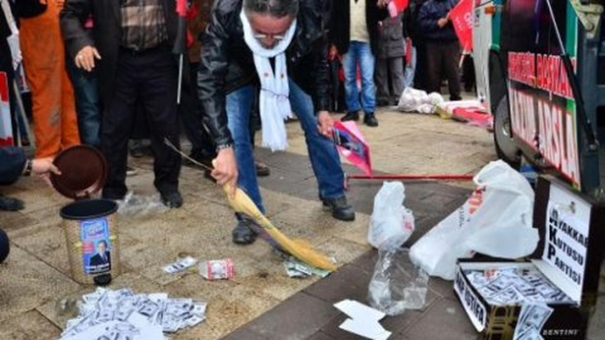 CHP, Yolsuzlukları, Dolarları Süpürdü