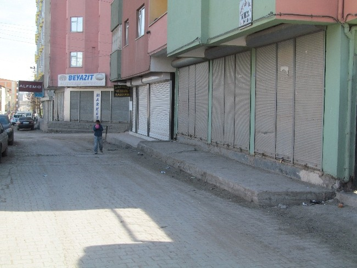 Doğubayazıt\'ta Kepenkler Açılmadı