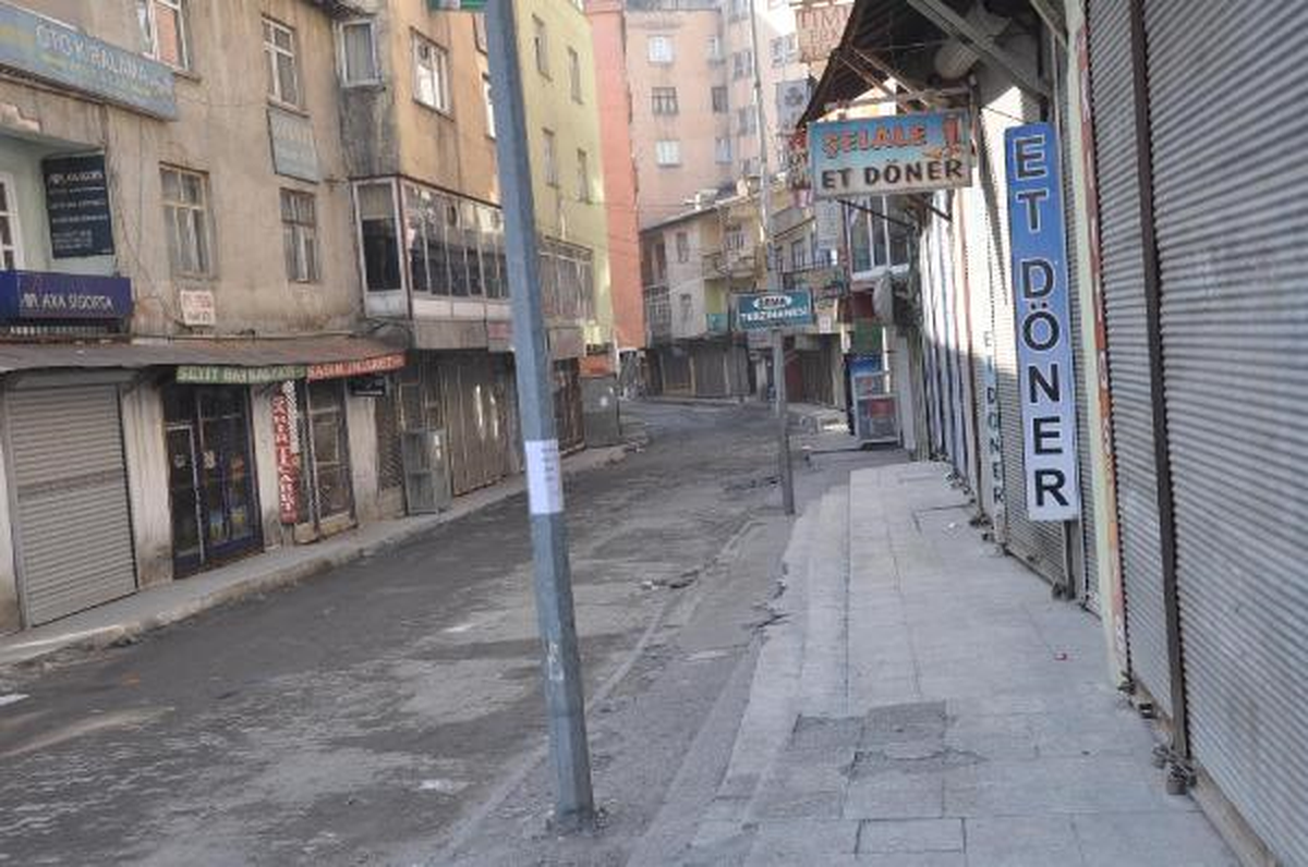 Hakkari\'de İşyerleri Açılmadı(6)