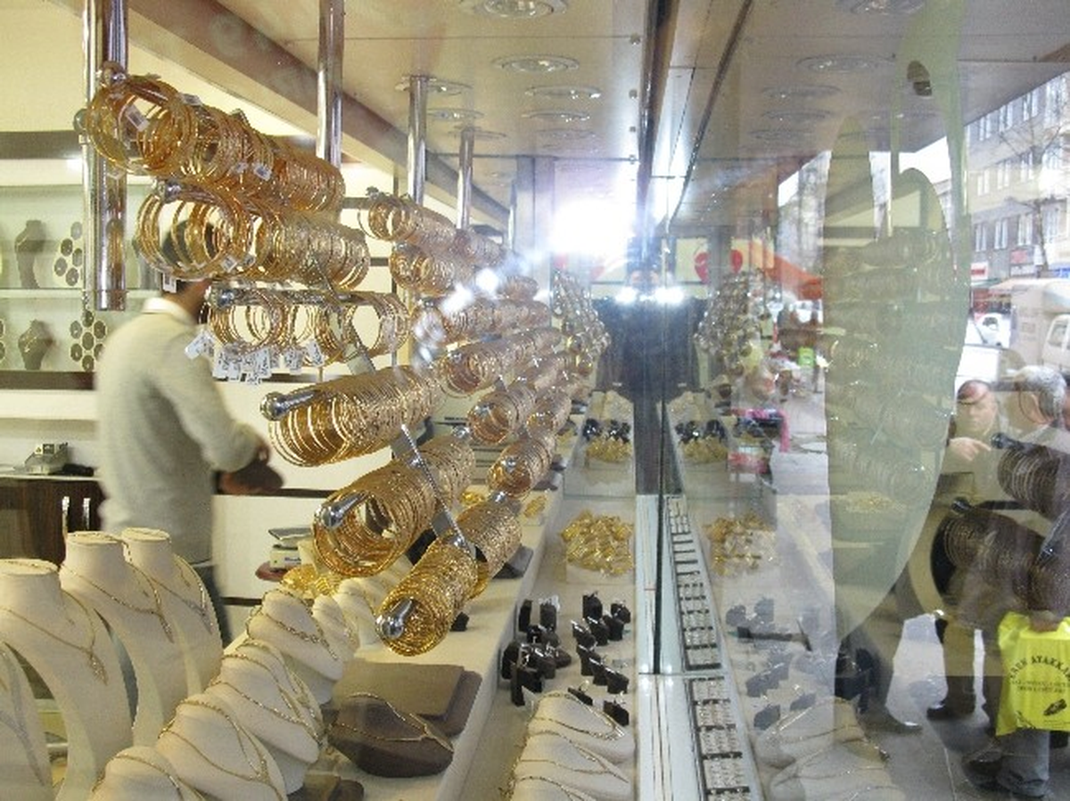 Lüks Araçlı Soyguncular Bu Kez Esenyurt\'ta Sahneye Çıktı
