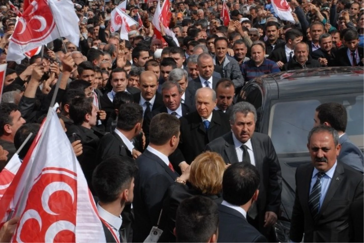 MHP Lideri Bahçeli, Seydikemer\'de Halka Hitap Etti