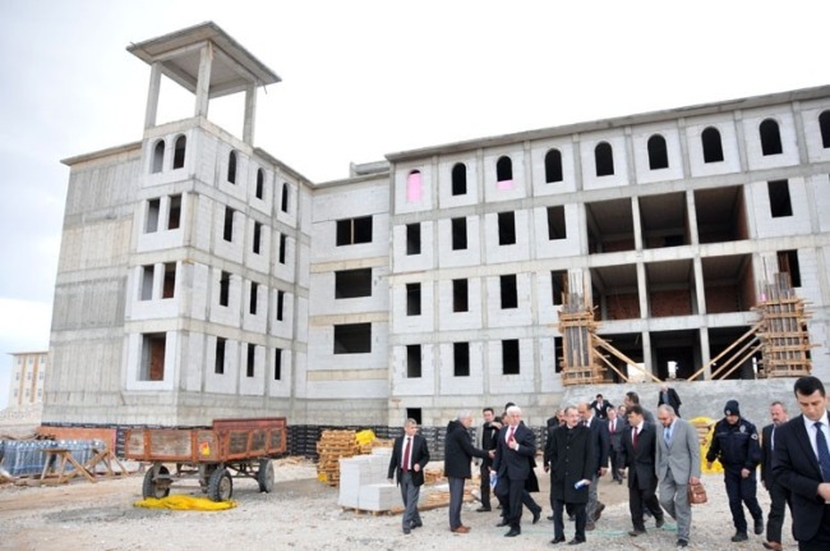 Milletvekili Dinçer, Karaman\'da Okul İnşaatlarını Gezdi