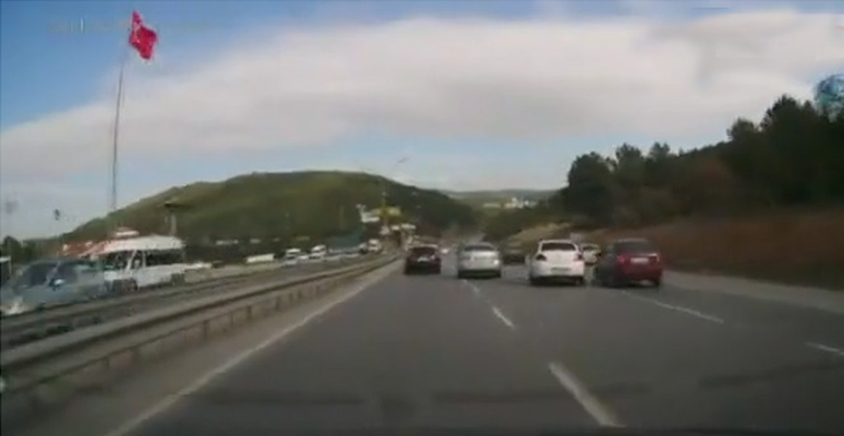 Şile Otobanındaki Zincirleme Kaza Saniye Saniye Kamerada