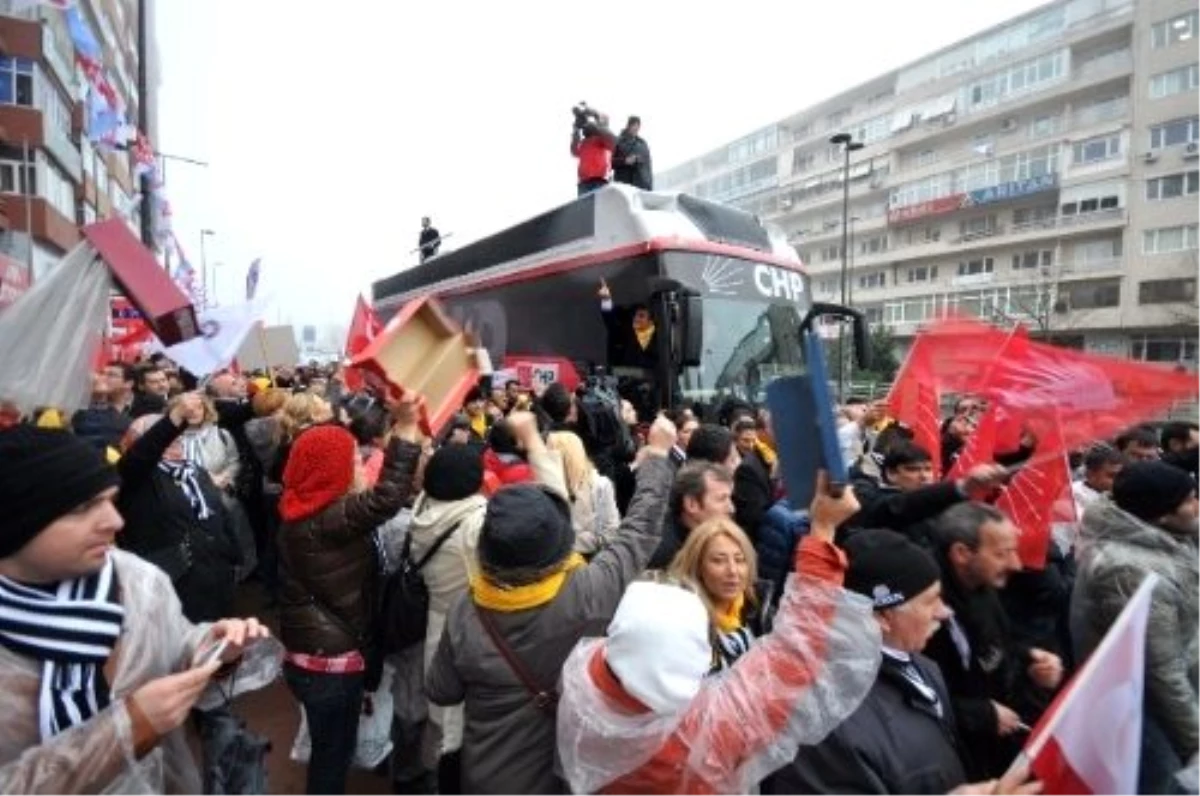Mustafa Sarıgül "Adalet Yürüyüşü"Nde Ayakkabı Kutusu Salladı