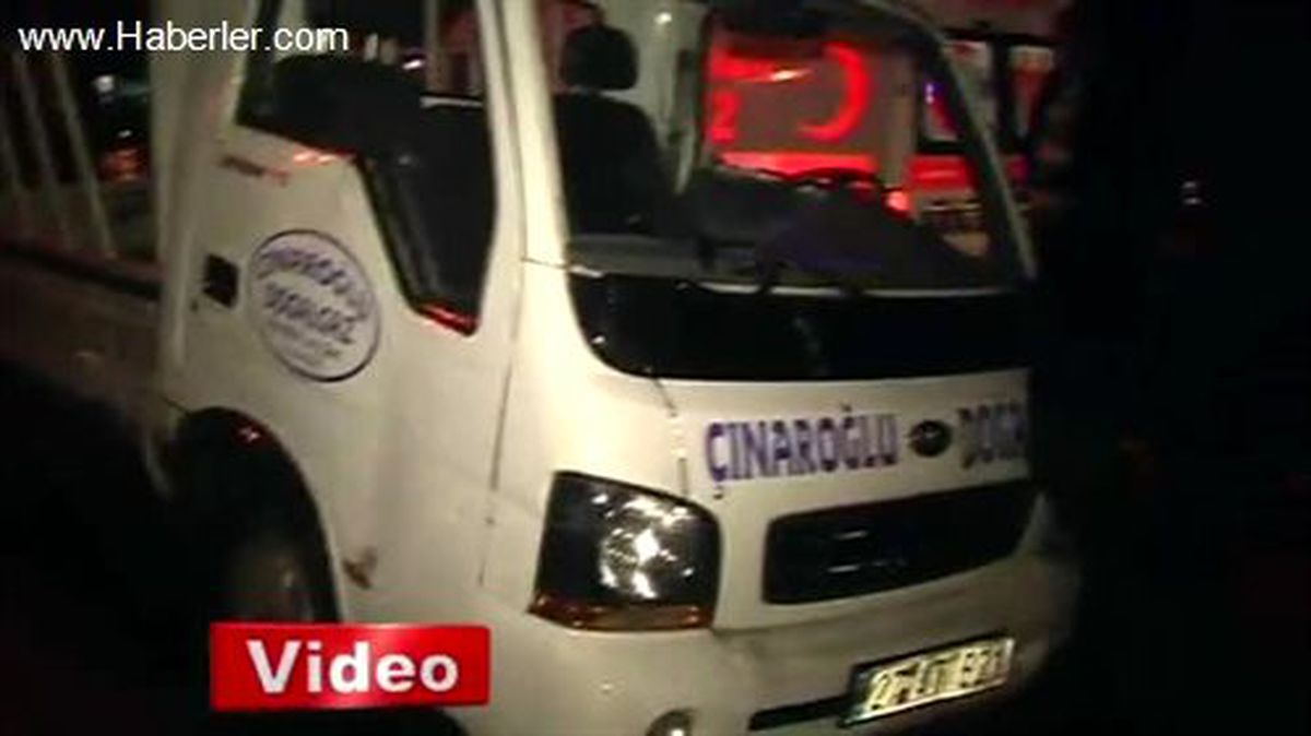 Siverek\'te Tır Toprak Evin Üzerine Düştü: 2 Yaralı