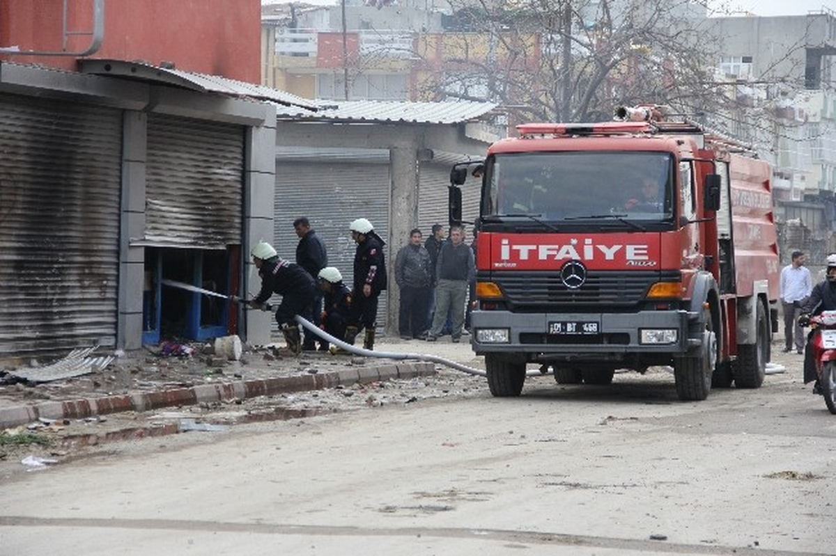 Terör Örgütü Yandaşları Marketi Ateşe Verip Yağmaladı
