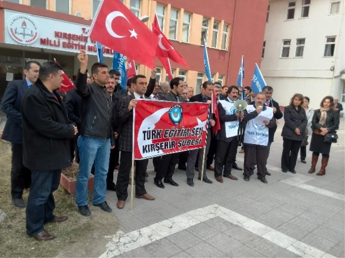 Türk Eğitim-Sen MEB Yasa Tasarısını Protesto Etti