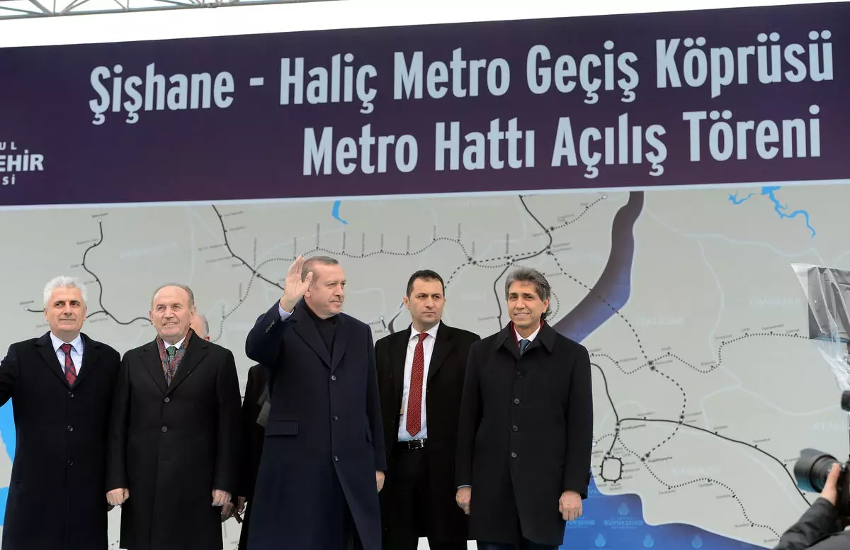 Türkiye\'nin İlk Metro Geçiş Köprüsü Açıldı