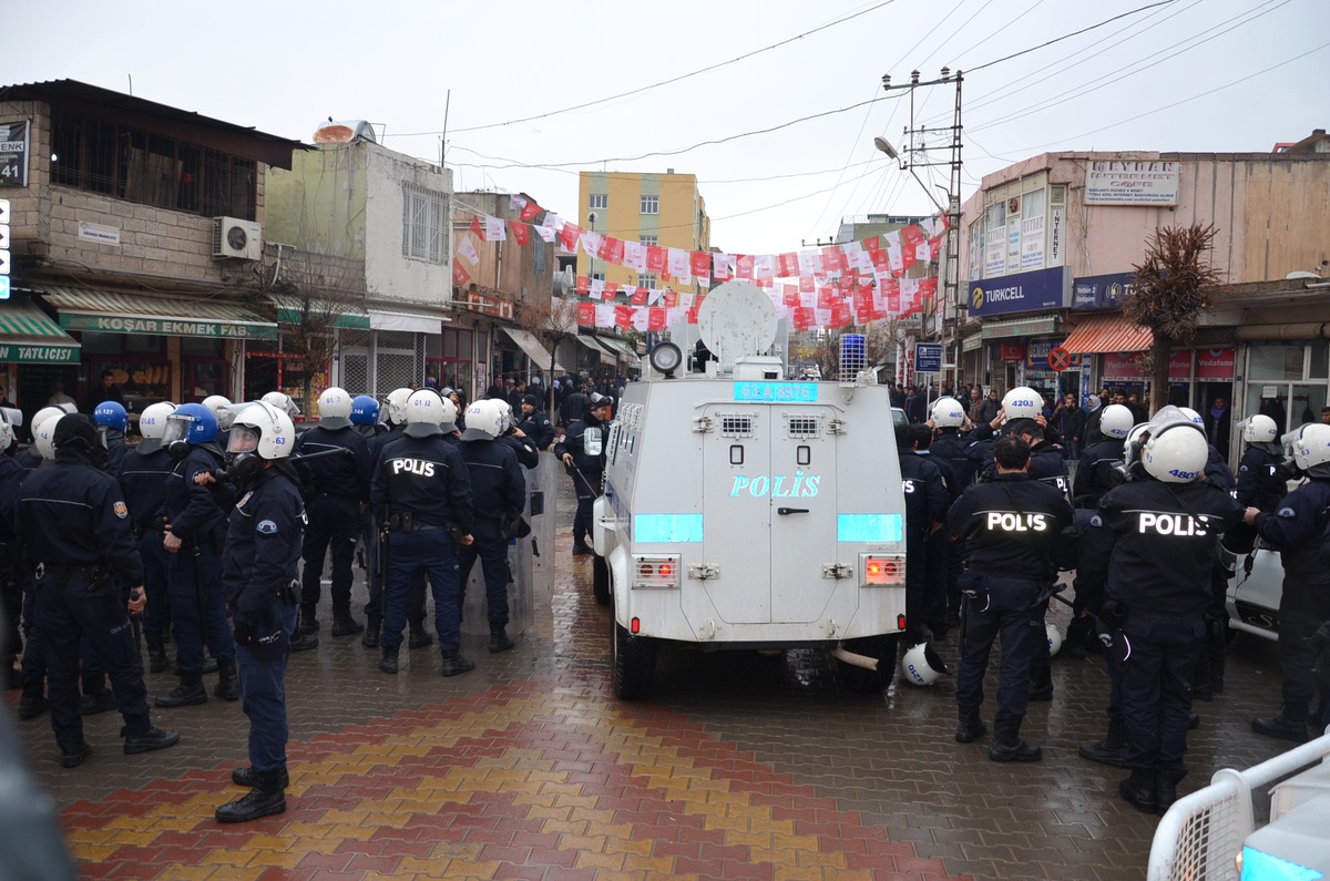 Viranşehir\'de Taşlı Sopalı Kavga: 15 Yaralı