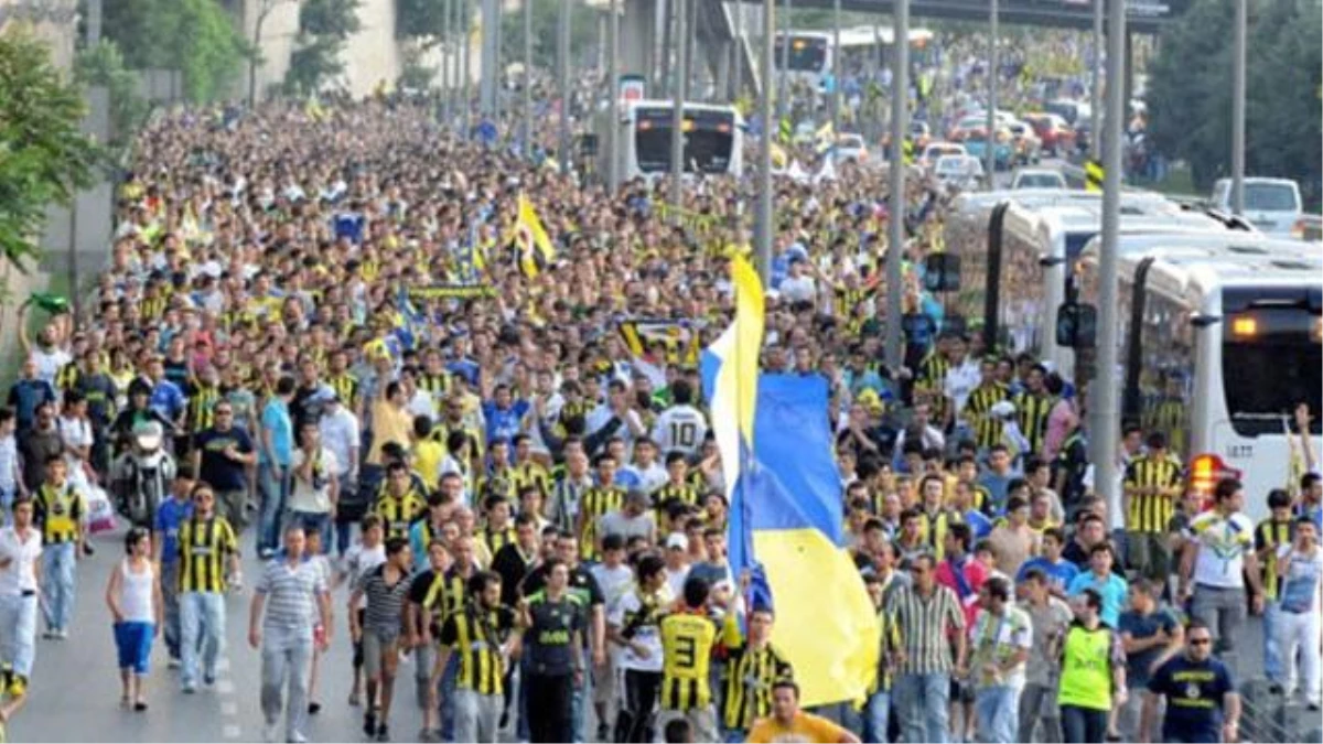 Fenerbahçelilerden Bağdat\'ta 100 Bin Kişilik Yürüyüş
