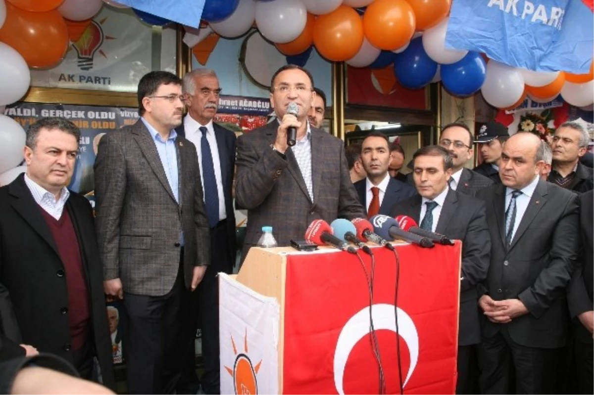 Adalet Bakanı Bekir Bozdağ: "Diğer Partiler AK Parti\'yi Kaybettirelim Diye Seçim İttifakı Yapıyor"