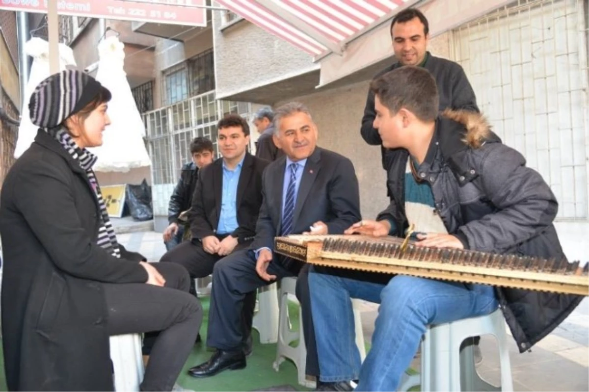 Başkan Memduh Büyükkılıç, Develililer Derneğini ile Cumhuriyet Mahallesi Esnafını Ziyaret Etti