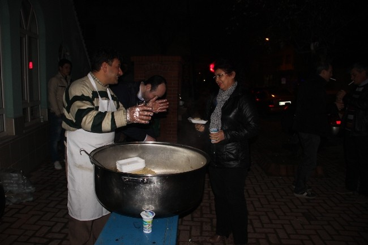 Çan\'da Muhtar Adayı Pilav Dağıttı