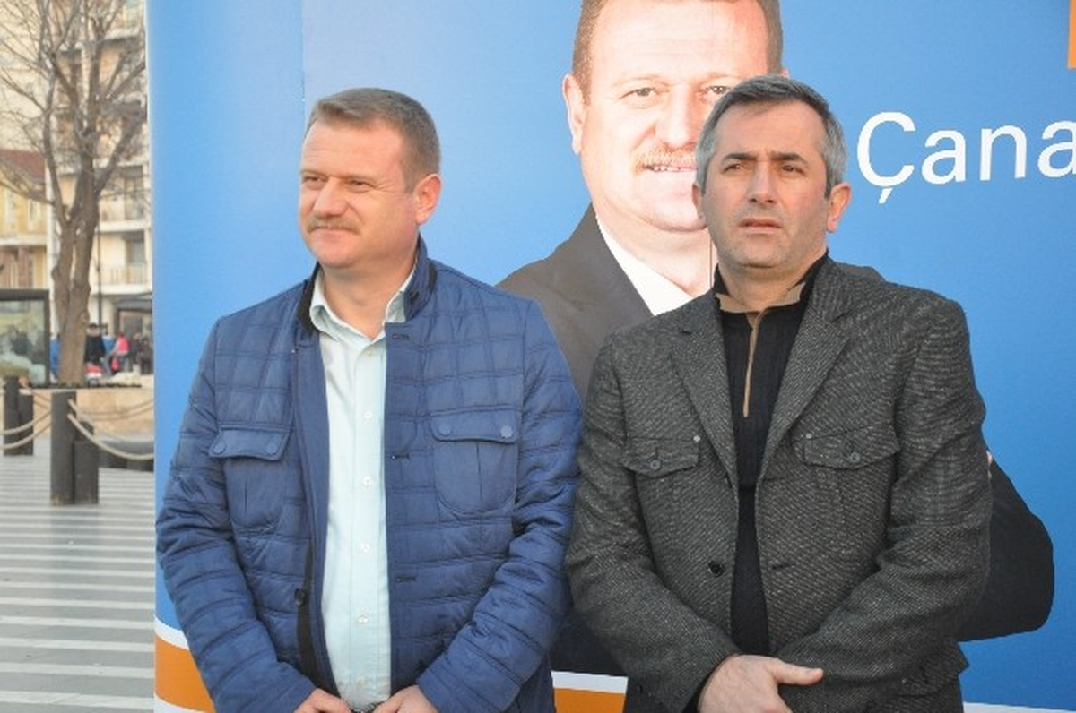 Çanakkale\'de AK Parti Standına Saldırı