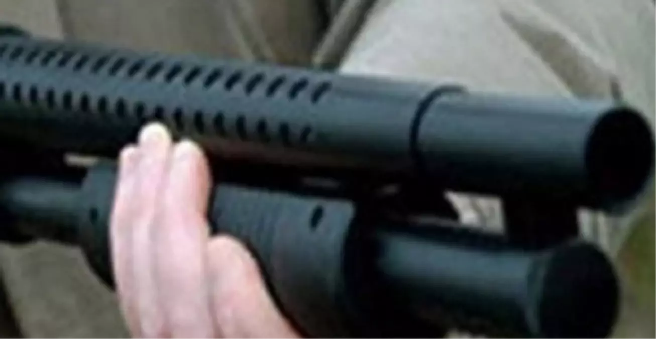 Cinnet Geçiren Baba Önce Ailesini Sonra Kendisini Öldürdü