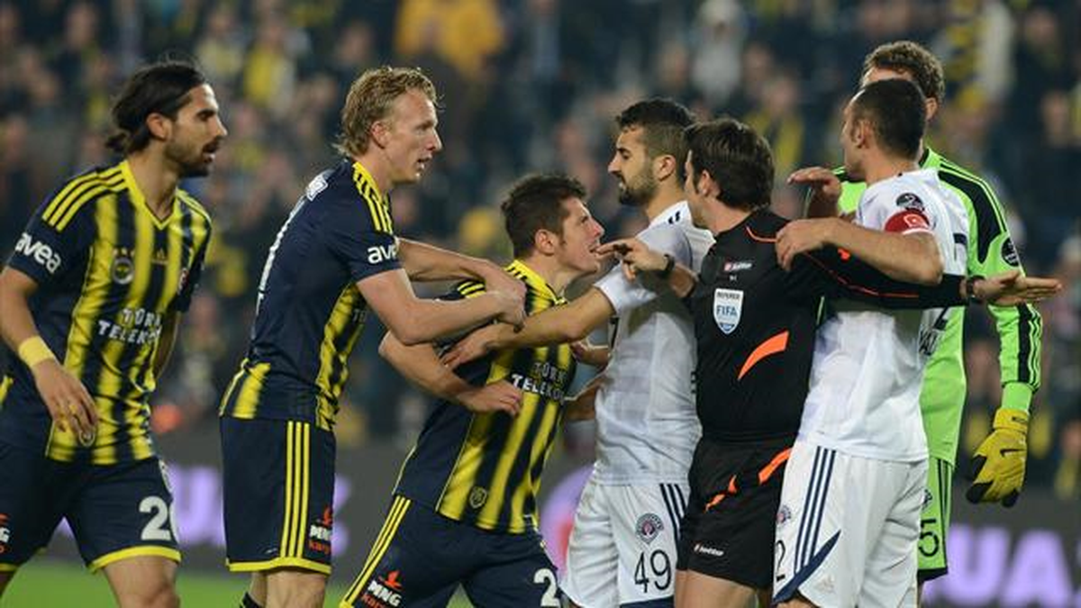 Fenerbahçe\'dee Emre Belözoğlu Cezalı Duruma Düştü