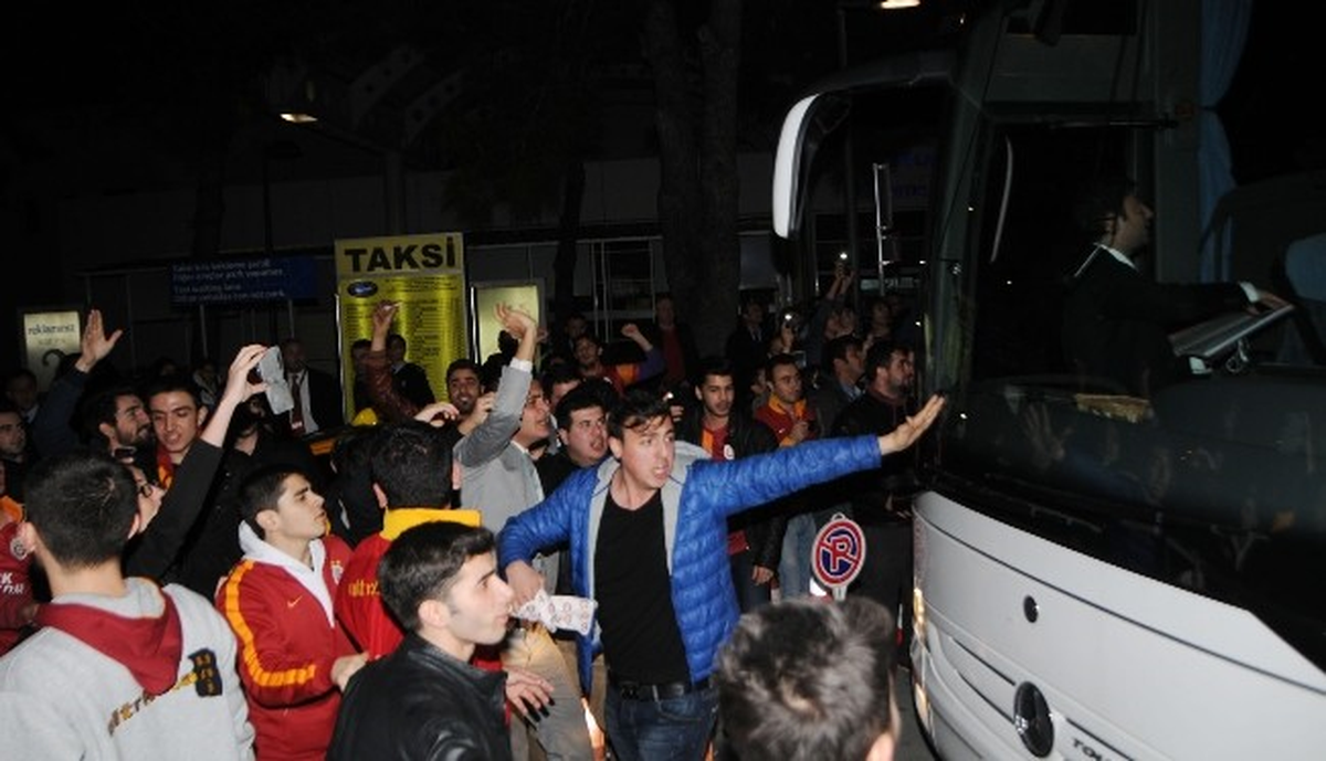 Galatasaray\'a Antalya\'da Coşkulu Karşılama