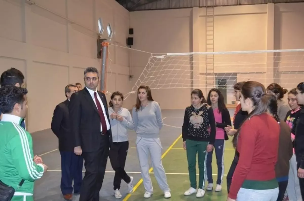 Kaymakam Güleryüz, Gençlik Hizmetleri ve Spor Müdürlüğü Birimlerini Gezdi