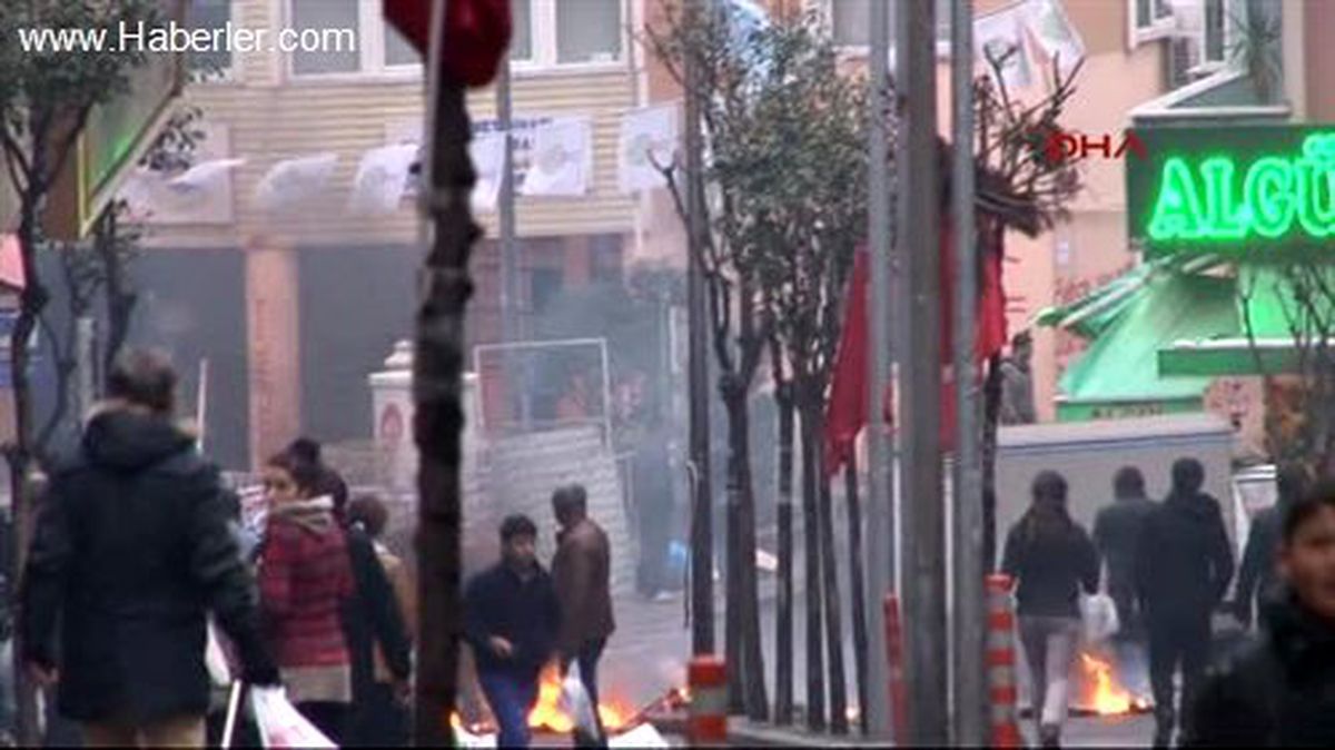 Öcalan Gösterisi Sokakları Trafiğe Kapattı