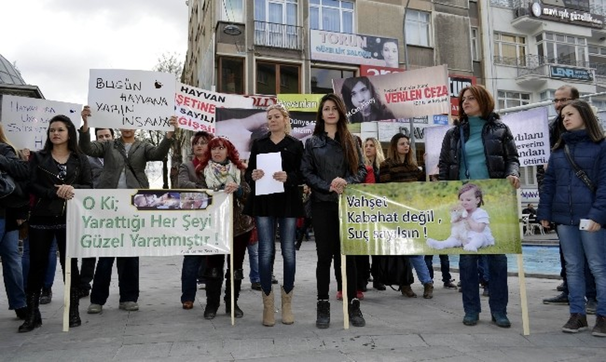 Konya\'da Hayvanları Koruma Kanunu Protesto Edildi