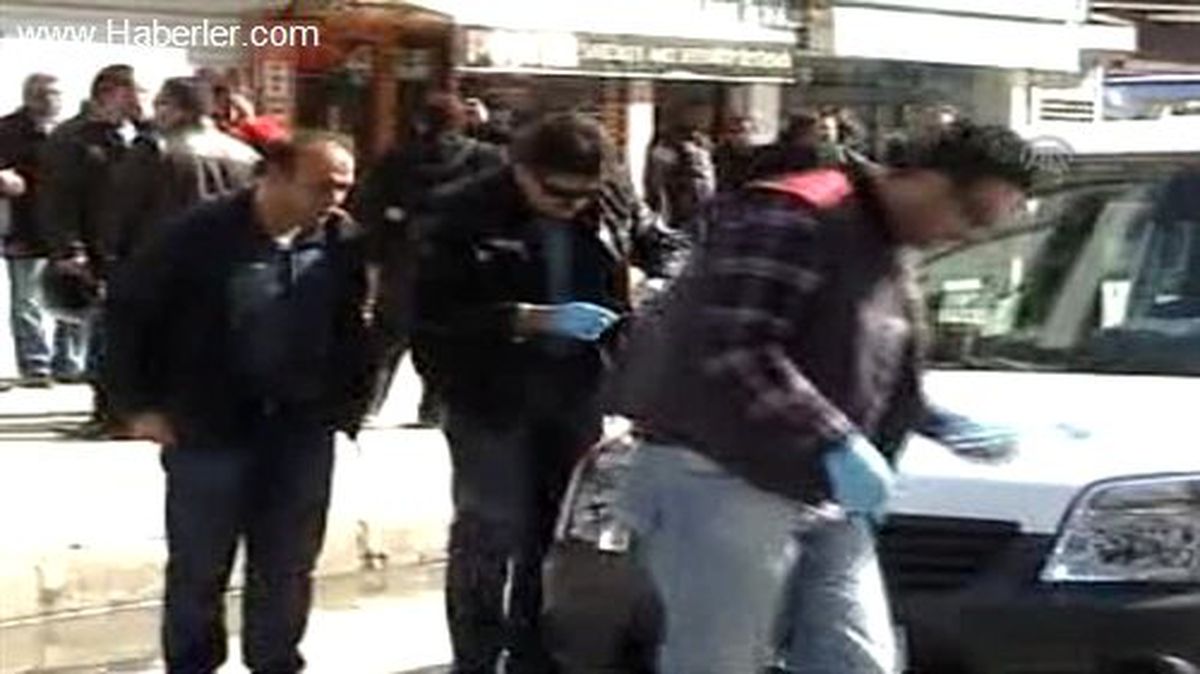 Kuşadası\'nda silahlı çatışma: 2\'si polis 3 yaralı -