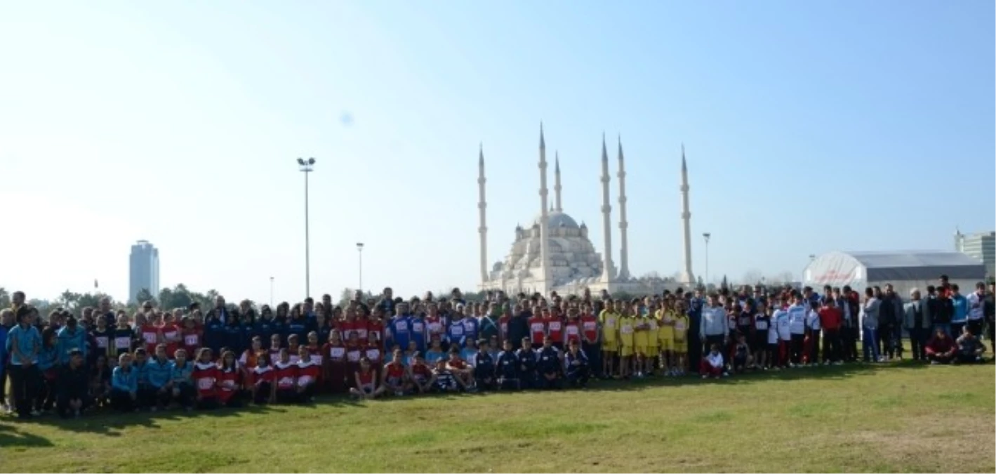 Okullararası Yıldız ve Gençler Kız-Erkek Kros Türkiye Grup Birinciliği Adana\'da Yapıldı
