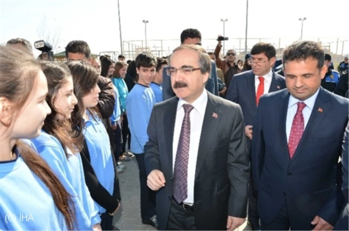 Adana\'da Öğrencilere Tablet Dağıtıldı