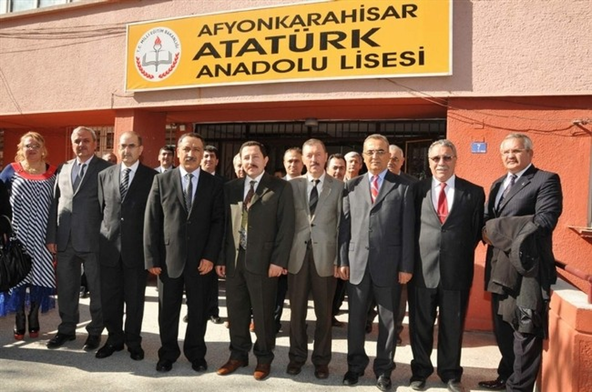 Afyonkarahisar\'daki Öğretmen ve Öğrenciler Tabletlerine Kavuştu
