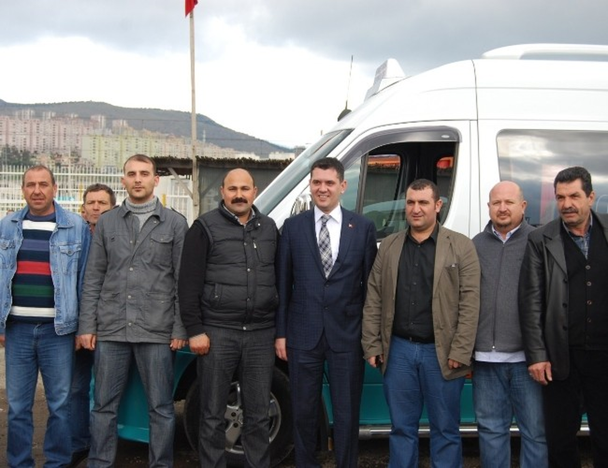 AK Parti Karşıyaka Adayı Kemerli, Dolmuşçuları Dinledi