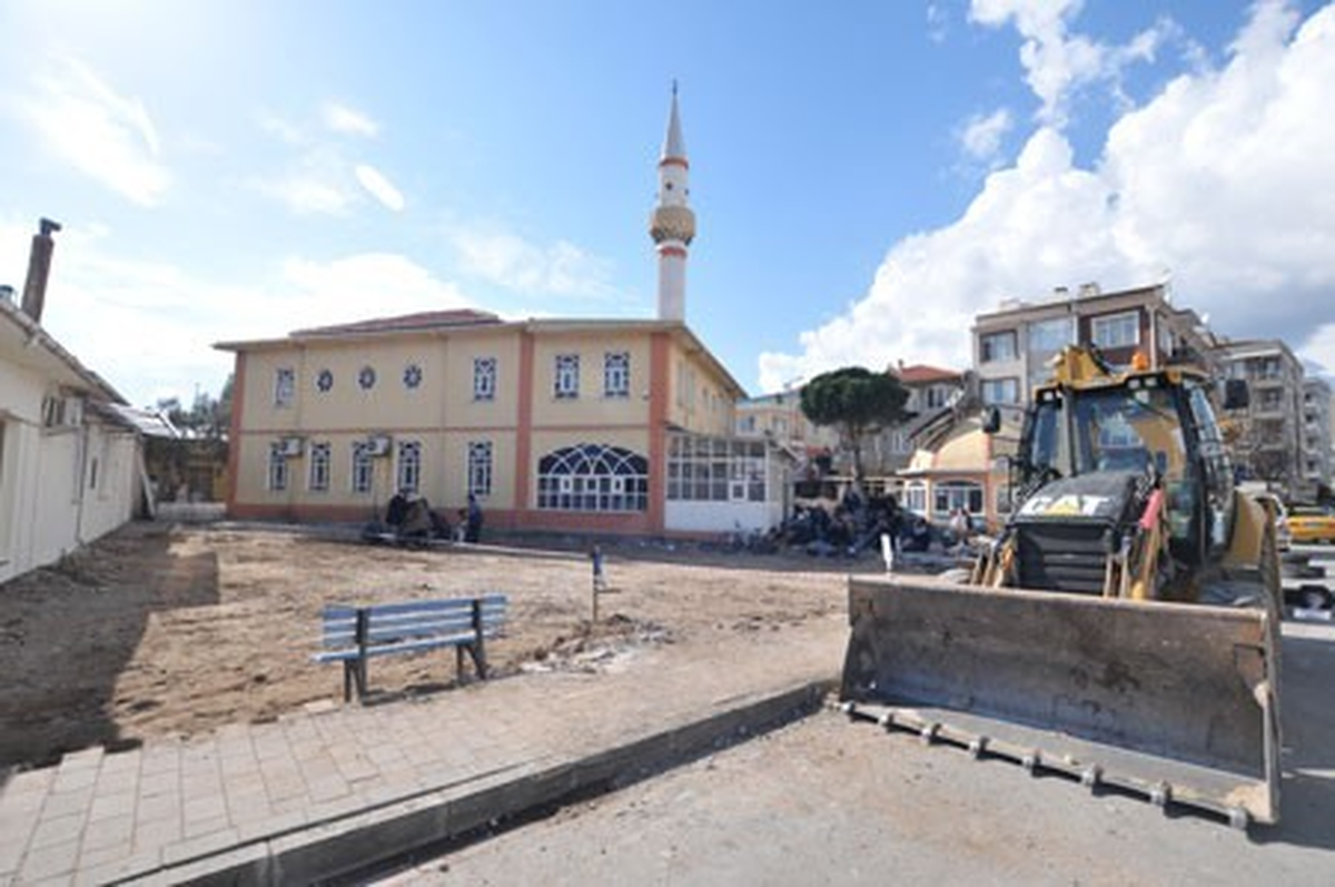 Arslanca Camii Bahçesinde Yenileme Çalışmaları Başladı