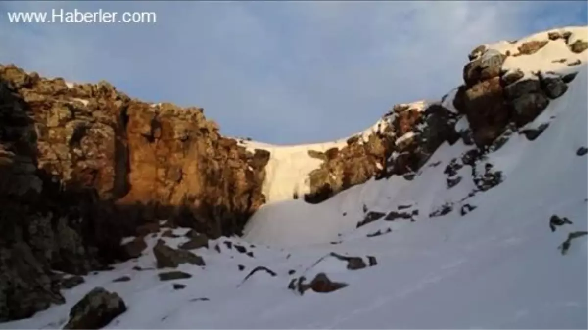 Aşağı Toklu Şelalesi Dondu