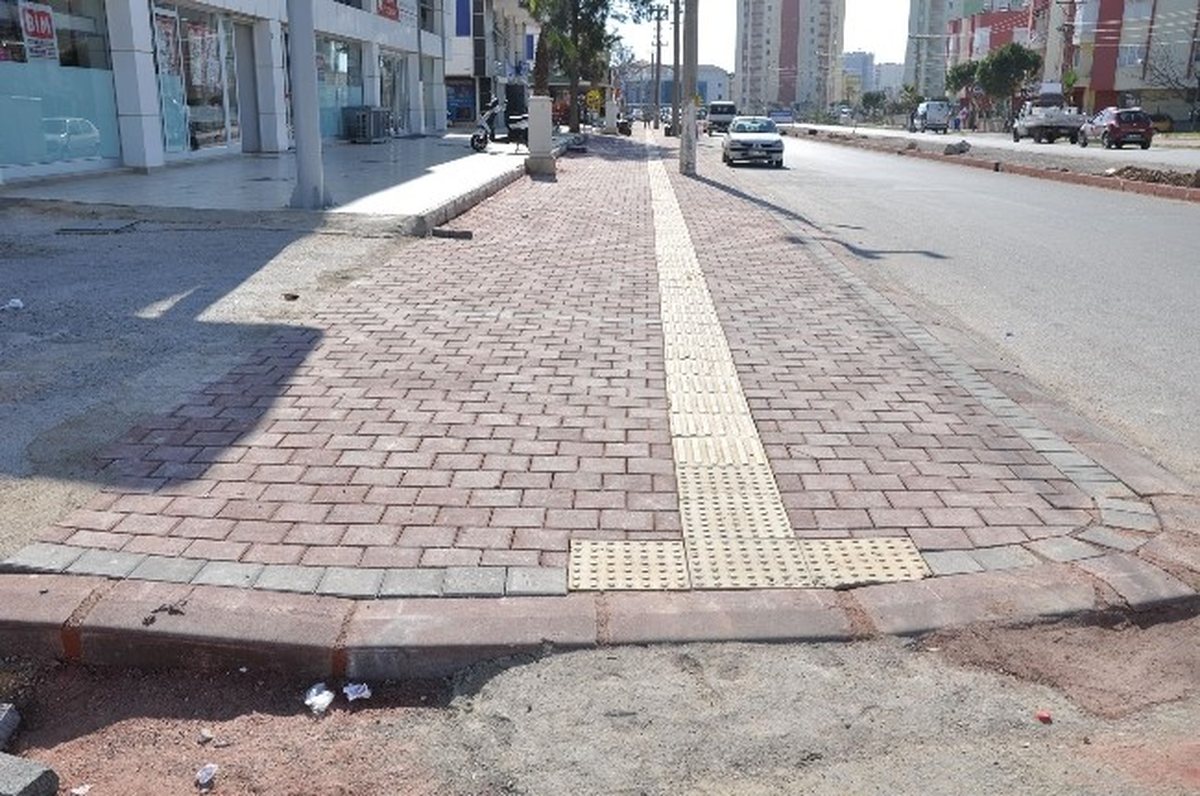 Büyükşehir\'den Havaalanı Caddesi\'ne Kaldırım