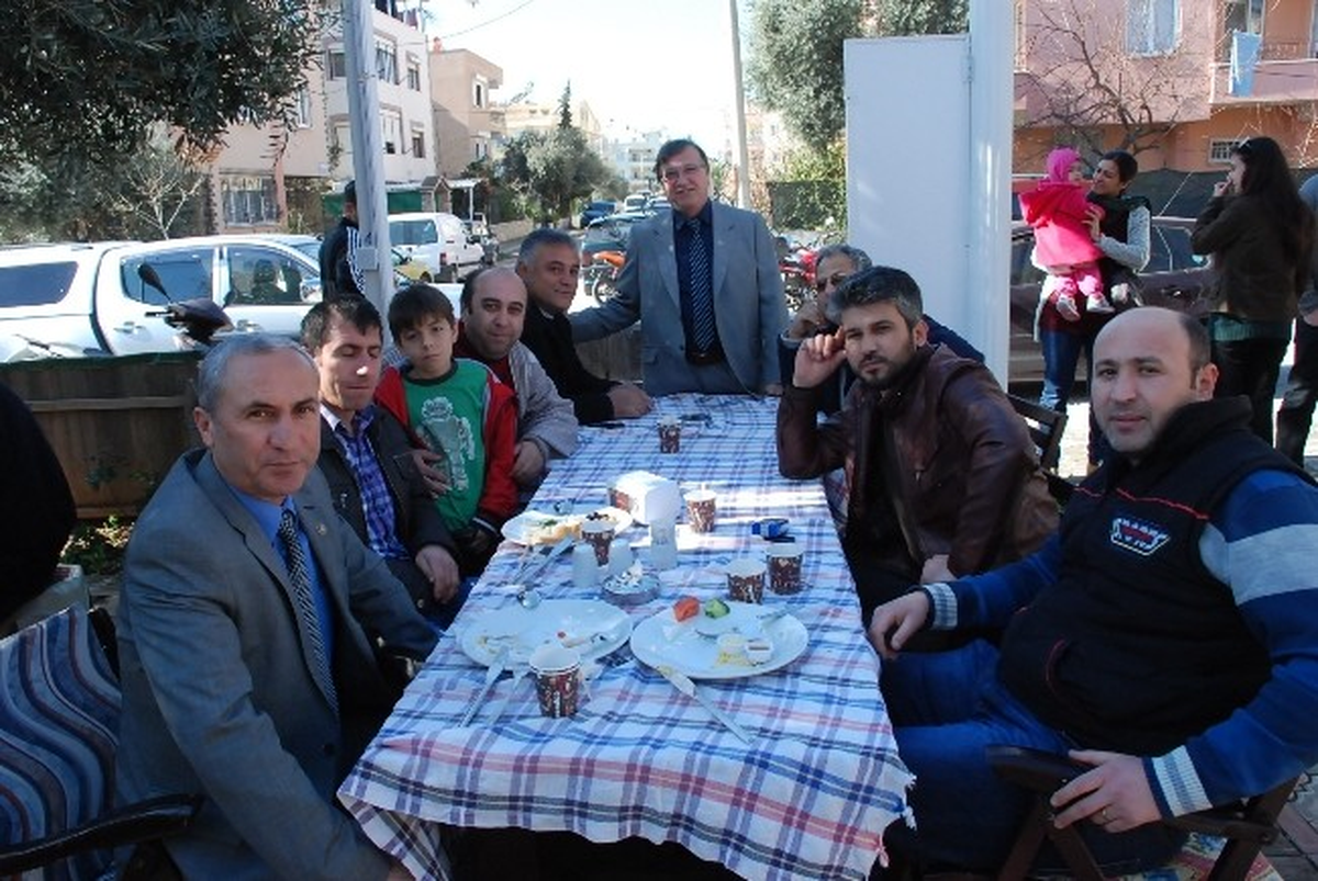 Didim\'de Berberler ve Kuaförler Kahvaltıda Bir Araya Geldi