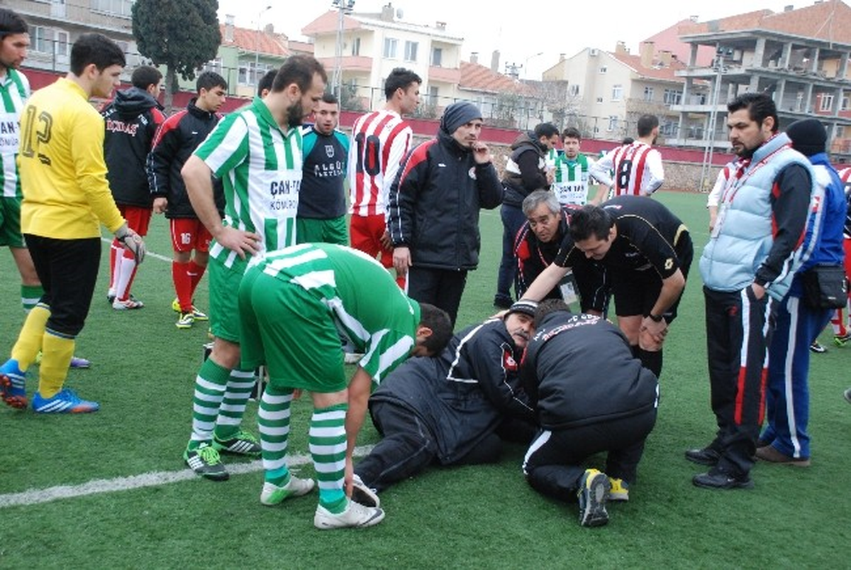 Dili Boğazına Kaçan Futbolcu Ölümden Döndü