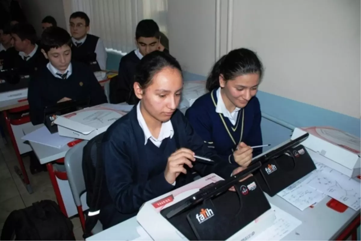 Elazığ\'da 8 Bin 315 Tablet Bilgisayar Dağıtıldı