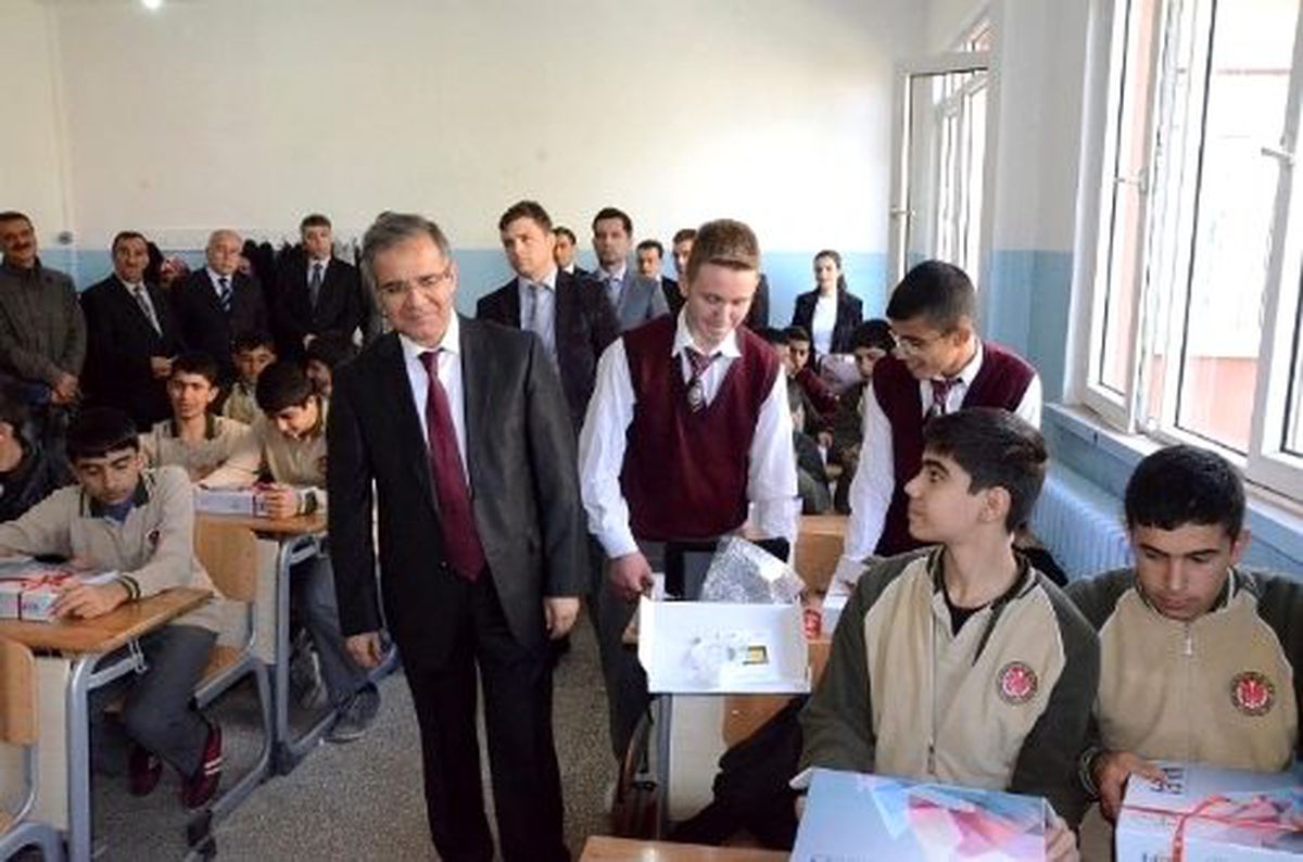 Kilis\'te 749 Öğrenci ve Öğretmene Tablet Bilgisayar