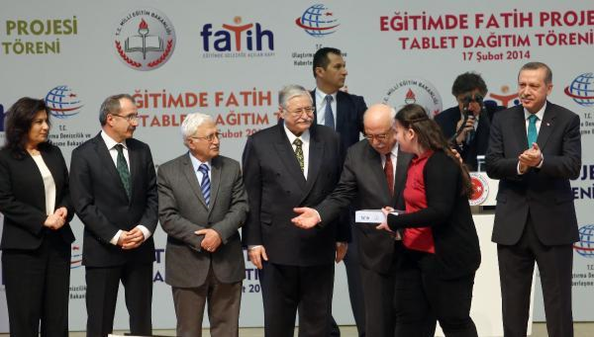 FATİH Projesi Kapsamında 100 Bin Öğrenciye Tablet Dağıtıldı