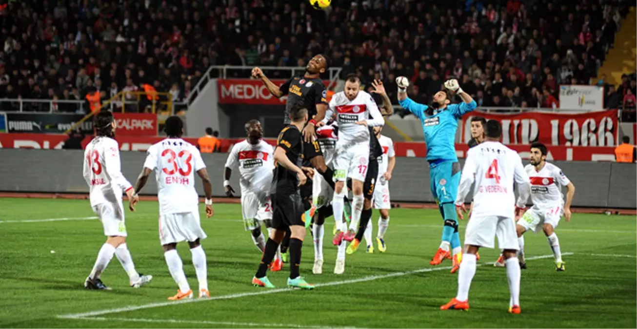 Galatasaray, Antalyaspor\'la 2-2 Berabere Kaldı