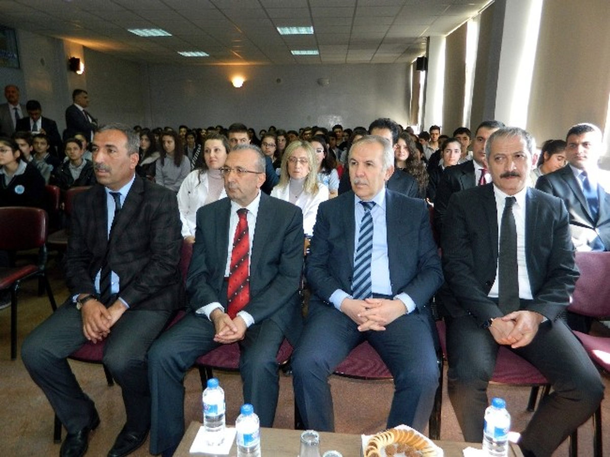 Gaziantep\'te Öğrencilere Tablet Bilgisayarları Dağıtıldı