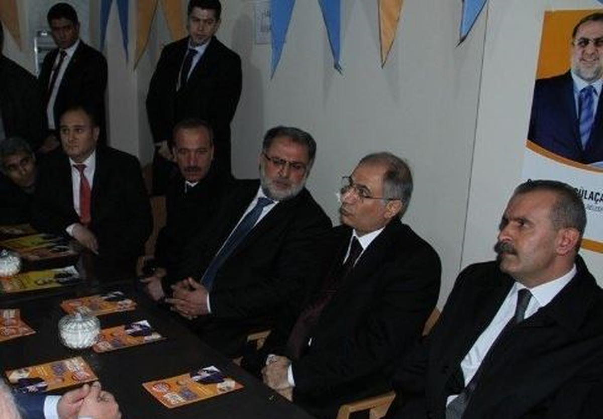 İçişleri Bakanı Ala, esnaf ziyaretlerinde bulundu -