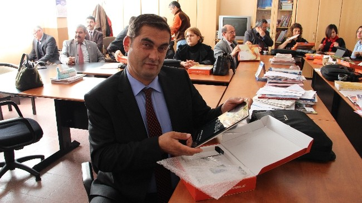 Mut\'ta 30 Öğretmene Tablet Dağıtıldı