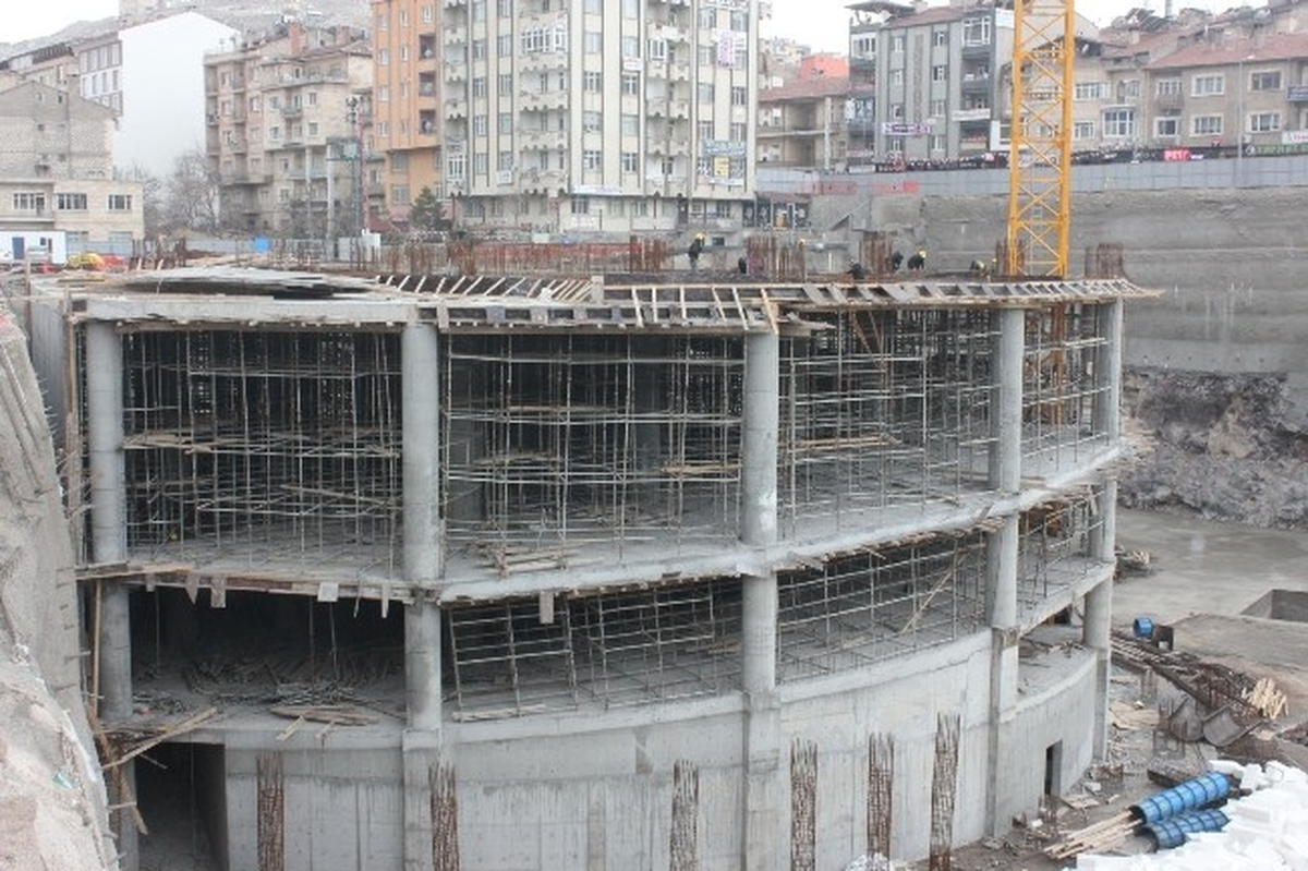 Nevşehir Belediyesi Hizmet Binası ve Ticaret Kompleksinin Yapımı Sürüyor