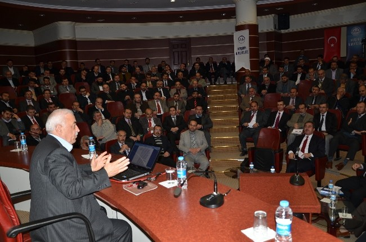 Nevşehir\'de Din Görevlilerine Konferans