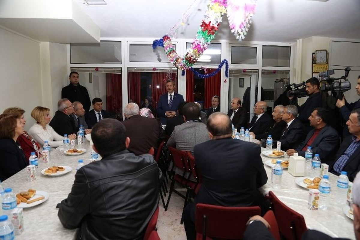 Şahin ile Tahmazoğlu Dernek Ziyaretlerini Sürdürüyor