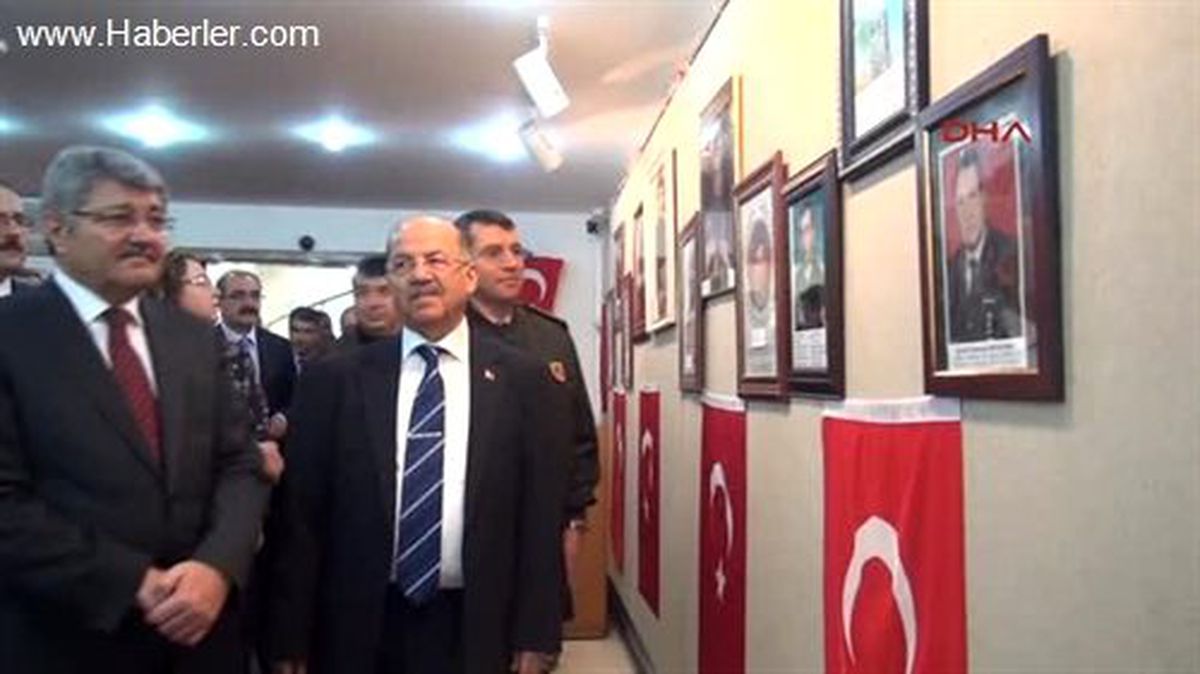 Şehitler Anısına Resim Sergisi