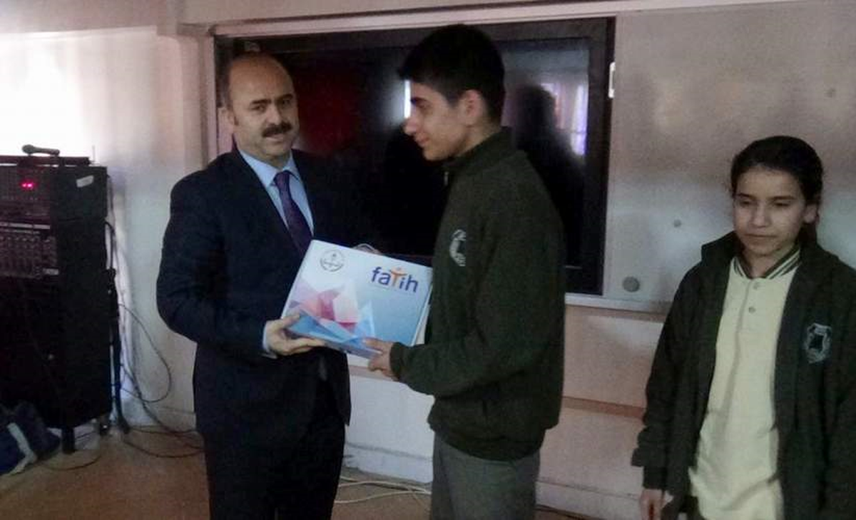 Siirt\'te Okullara 478 Tablet Dağıtıldı