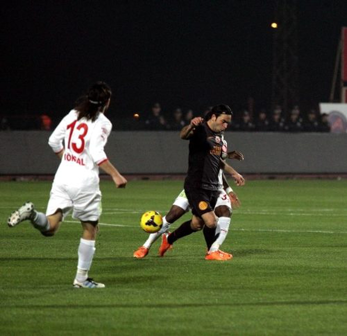 Medical Park Antalyaspor-Galatasaray: 2-2 (Yeniden-Gol-Ceyhun (Kendi Kalesine)