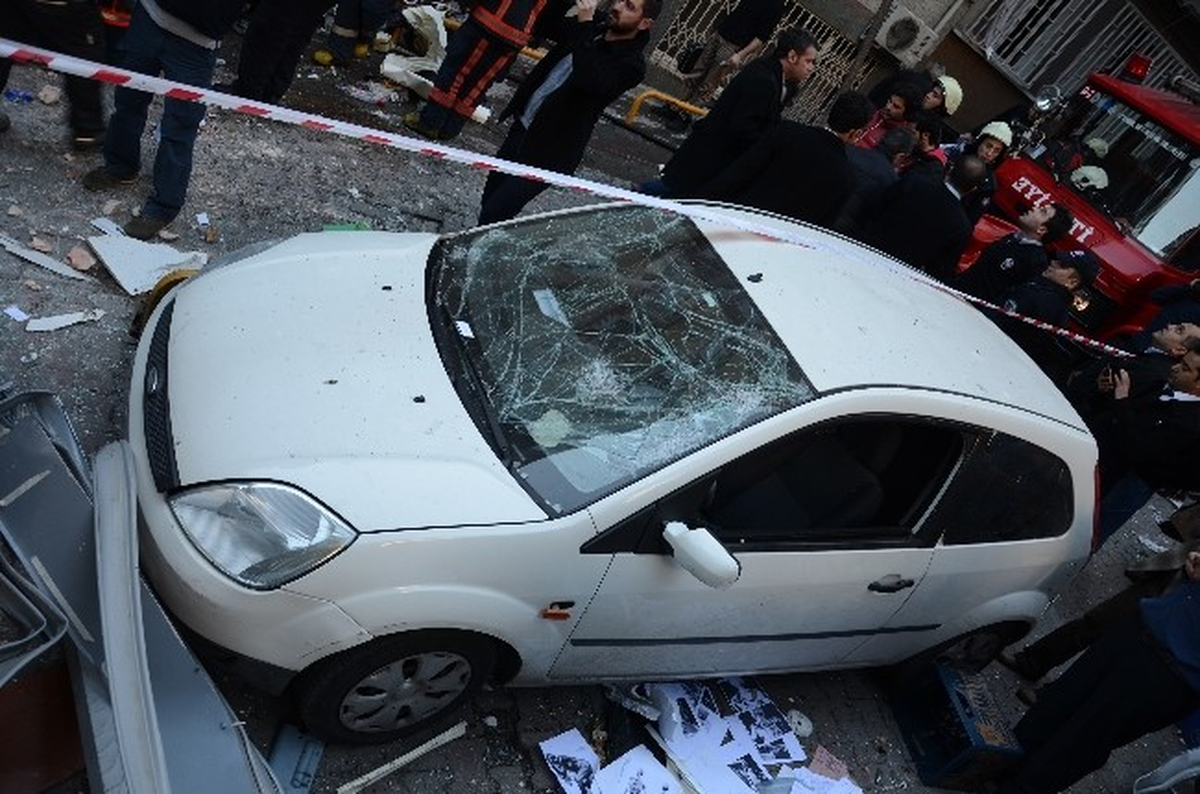 Taksim\'deki Patlama Anı Güvenlik Kamerasındapatlamanın Hemen Sonrası Amatör Kamerada